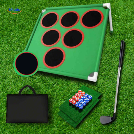 panneau cible du jeu de golf installé sur pelouse avec le set complet