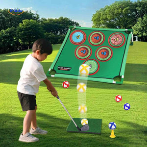 entraînement au swing de golf en plein air avec le tapis de jeu et cibles