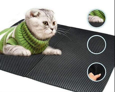 chat allongé confortablement sur le tapis de litière doux et antidérapant