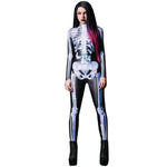 femme aux cheveux noirs et rouges en tenue squelette 3d avec bottines lacets noires