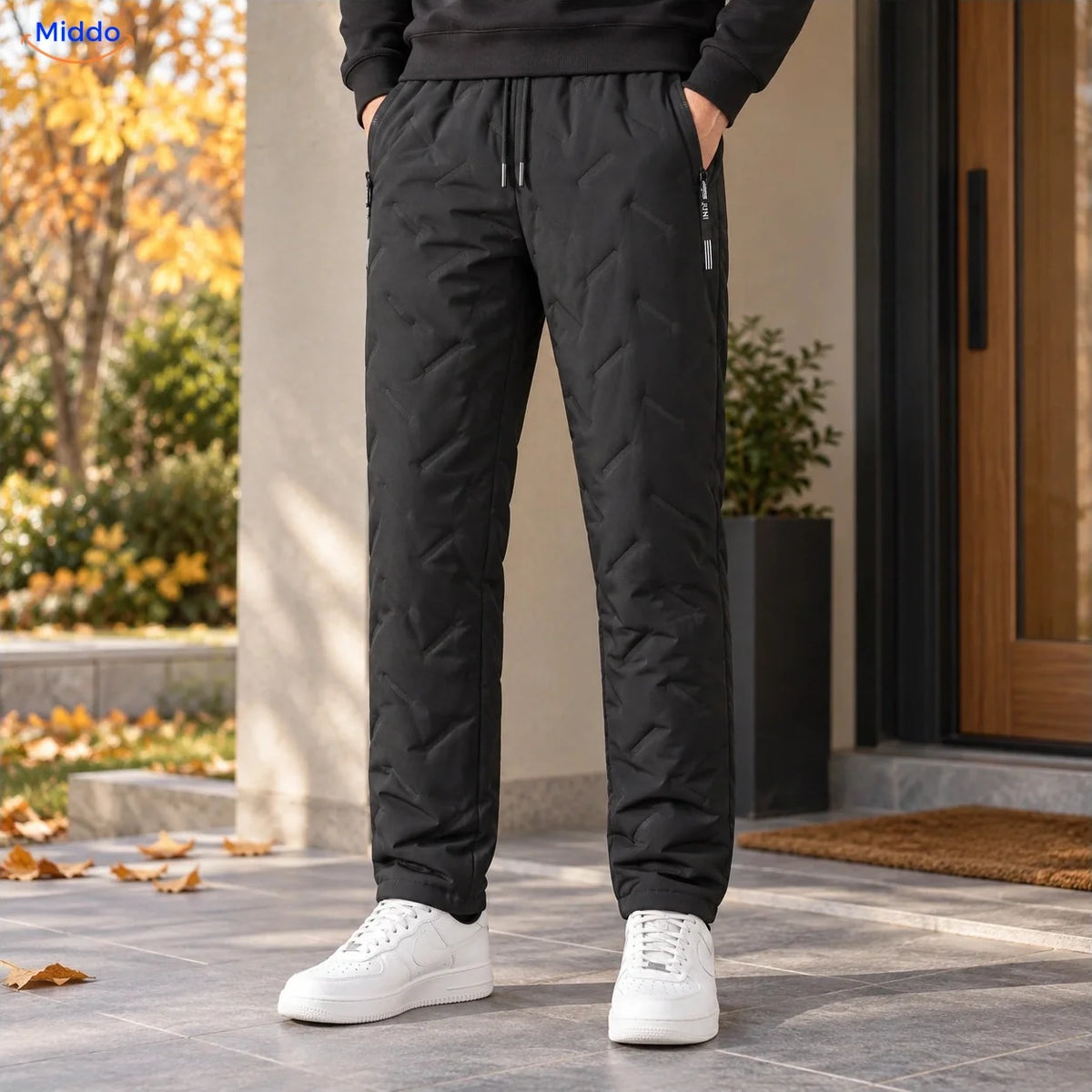 Pantalon d’hiver Thermoflex doublé, noir à jambe droite porté