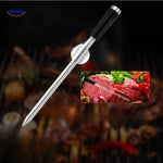 thermomètre à viande en situation lors d'une cuisson au grill et à la rôtisserie