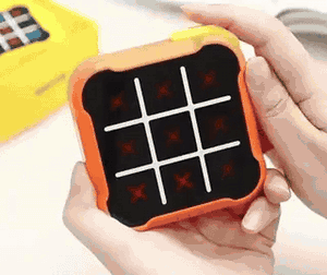 tic-tac-toe electronique au design compact et facile a transporter partout