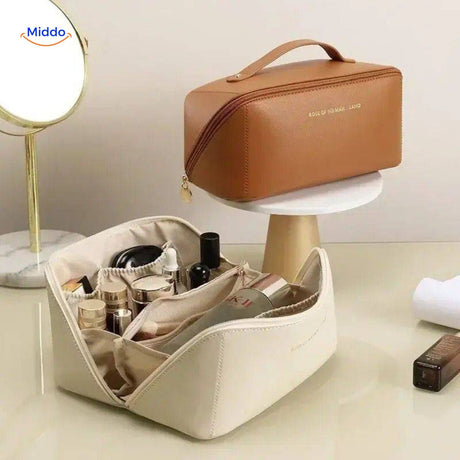 trousse de maquillage beige clair bien organisée, rangements multiples pour accessoires beauté