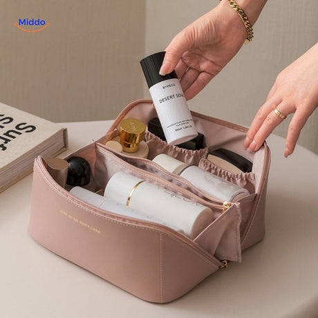 trousse de maquillage beige clair imperméable, compartiments organisés pour les essentiels beauté