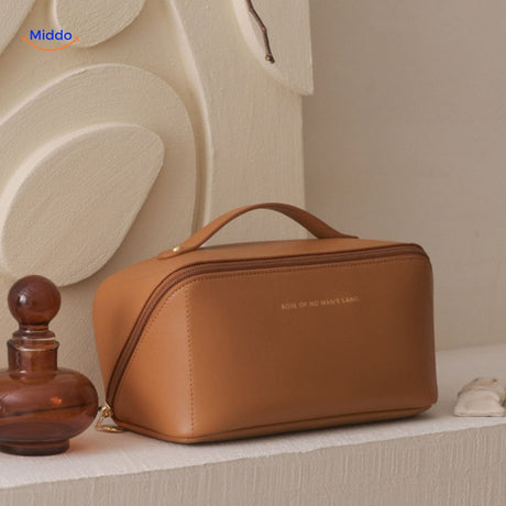 trousse de maquillage orange effet cuir, finition premium et fermeture éclair dorée