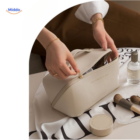 trousse de voyage beige fermée avec fermeture éclair solide, compacte et imperméable