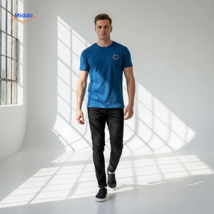 t-shirt bleu associé à un jean, tenue stylée et facile à porter au quotidien