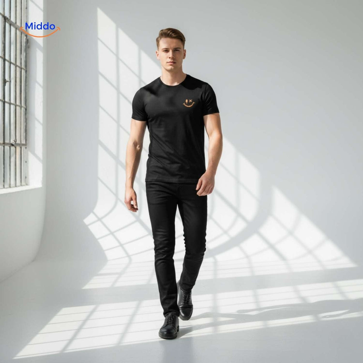 look complet en studio avec t-shirt noir, tenue décontractée bien construite