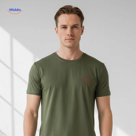 gros plan sur le logo smiley sur t-shirt vert, imprimé net et durable