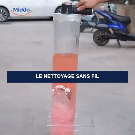 Démonstration du TurboVacuum 2.0 Pro avec la légende française « Le nettoyage sans fil ».
