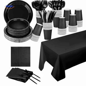 service de table jetable pour fête dans le coloris noir avec assiettes, gobelets et couverts