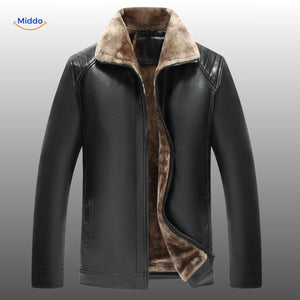 veste en cuir noir avec col en fourrure, vue de face, finitions soignées et design intemporel