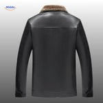 veste en cuir noir vue de dos sur un mannequin, silhouette structurée et coupe premium