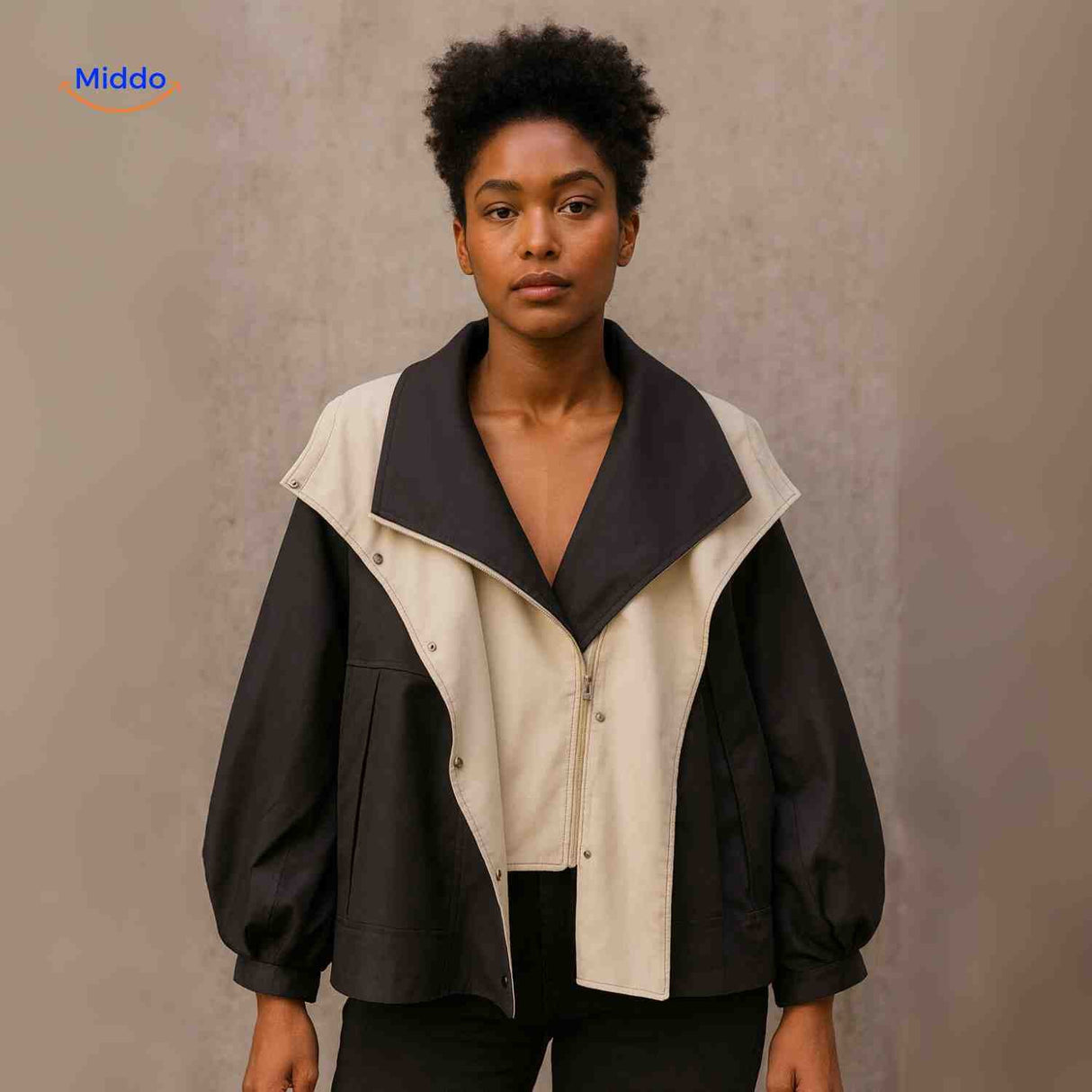 veste déperlante noire avec col crème, coupe oversize femme tendance