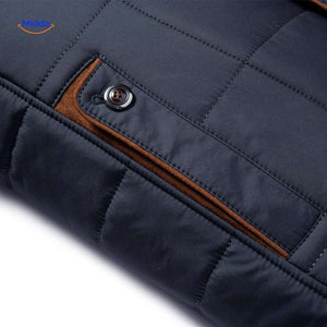 détail de la poche avec bouton et piqûres sur la veste matelassée homme