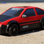 voiture RC drift rouge avec mise en avant de la vitesse et des performances