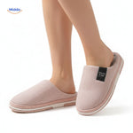 warmtique pantoffels zacht katoen antislip en huiscomfort vrouw draagt lichtroze pantoffels www.middo.nl
