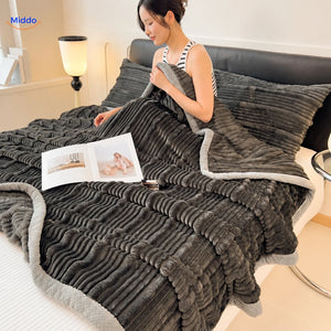 Plaid Winterra à texture côtelée gris foncé avec revers doux en polaire
